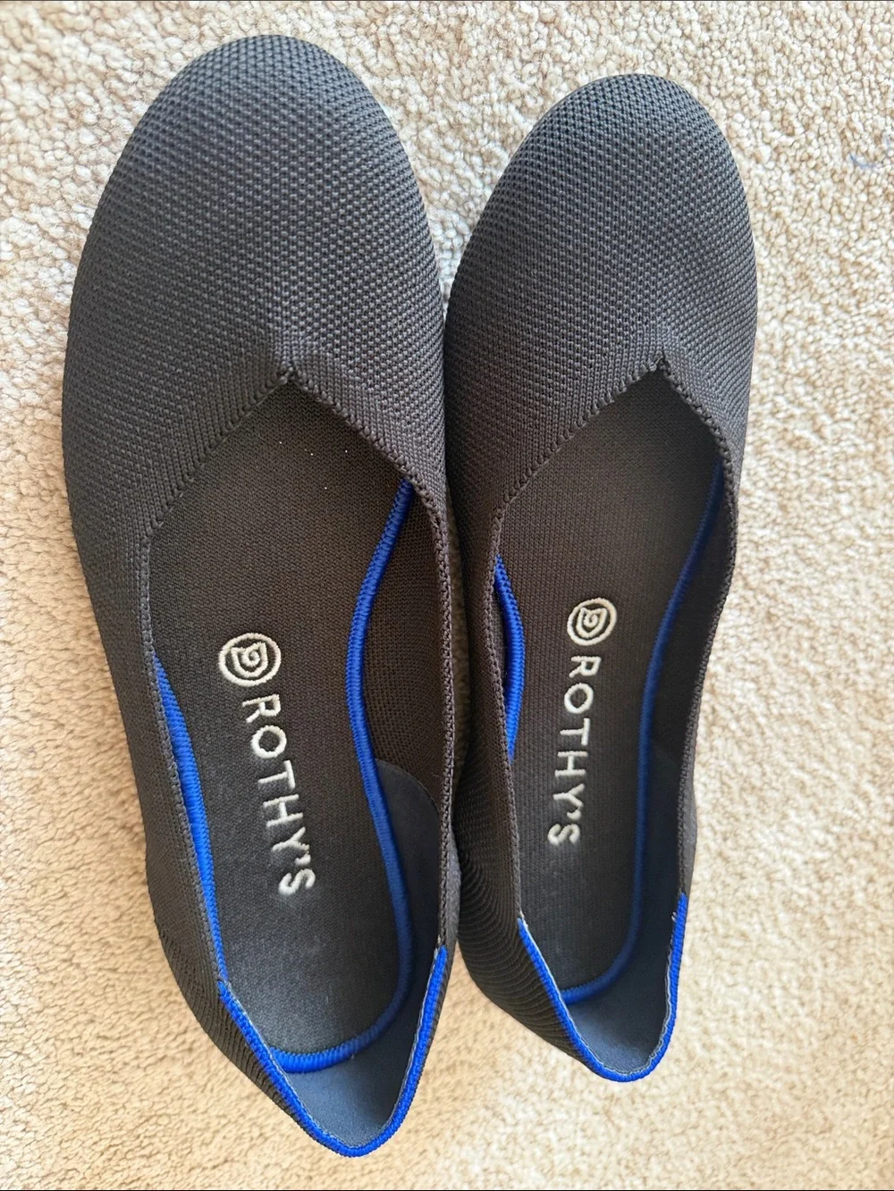 Black Rothy’s Round Toe Size 9.5 with Blue Outline